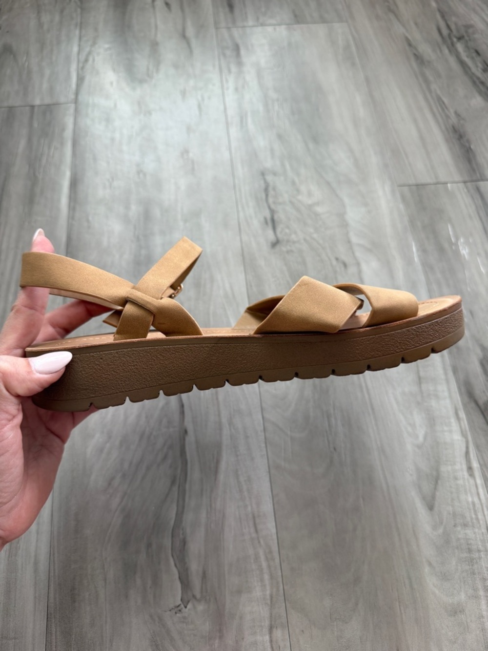 Soda Tan Strappy Chunky Sandals Women’s Size 7 Casual Summer Flat Ankle Strap - Picture 4 of 4